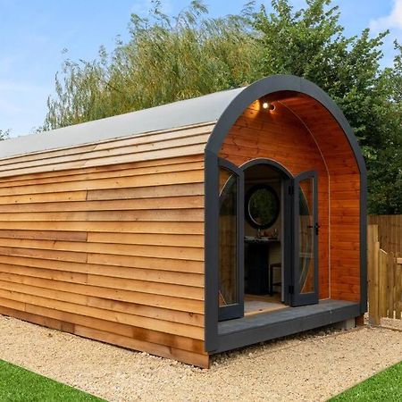 Apple - Luxury Cabin In The Cotswolds Villa Alderton  Ngoại thất bức ảnh