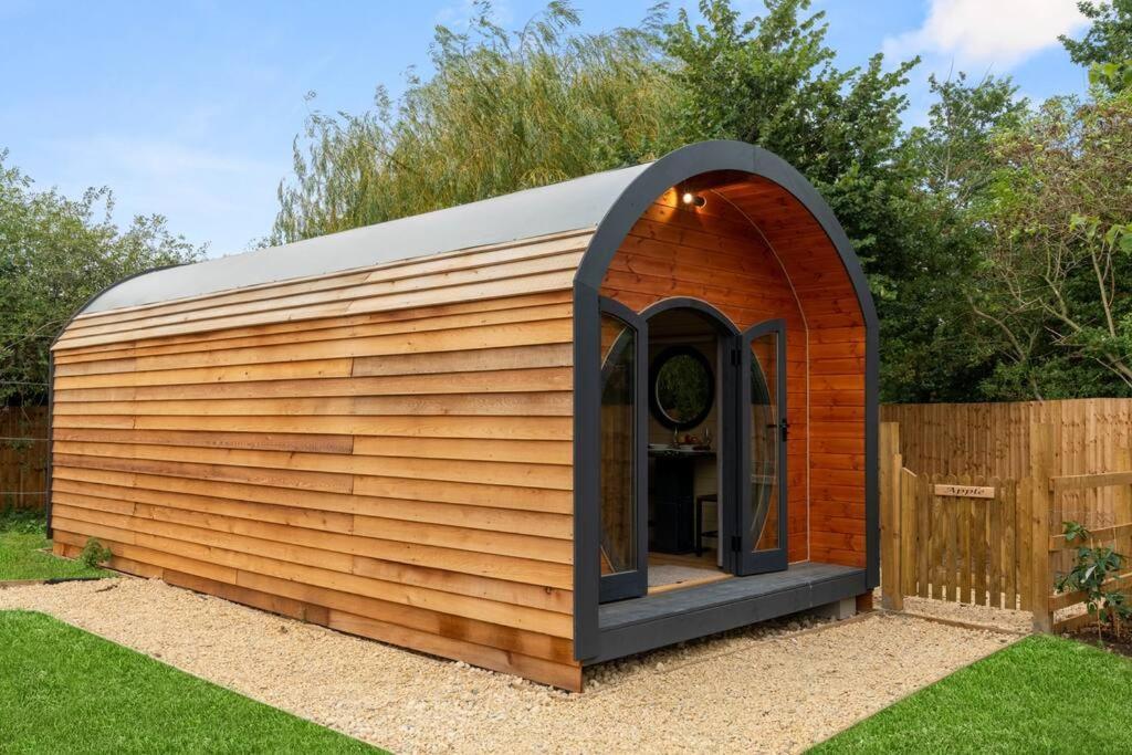 Apple - Luxury Cabin In The Cotswolds Villa Alderton  Ngoại thất bức ảnh