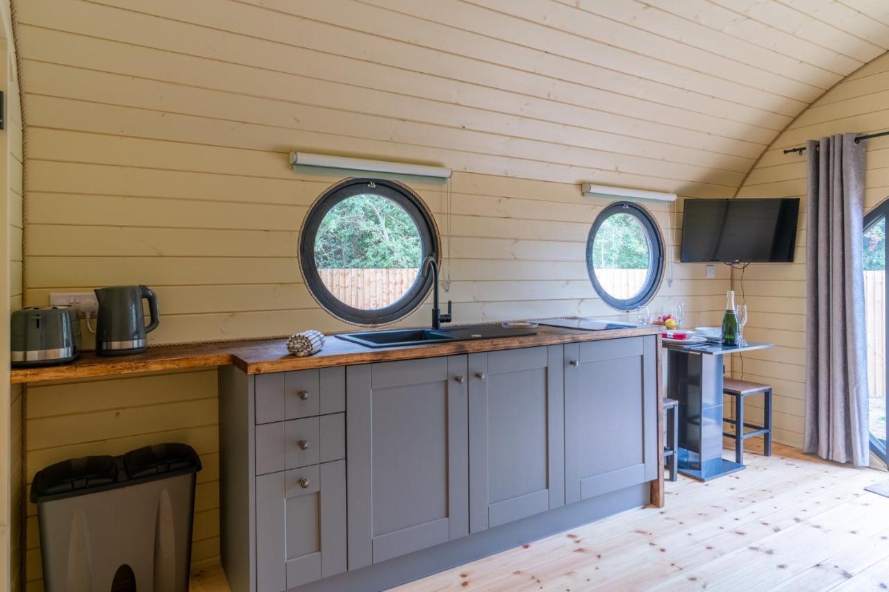 Apple - Luxury Cabin In The Cotswolds Villa Alderton  Ngoại thất bức ảnh
